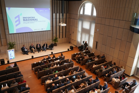 Ensino Superior Debate Impacto dos Programas Impulso Jovens STEAM e Impulso Adultos no Porto Ensino Superior Debate Impacto dos Programas Impulso Jovens STEAM e Impulso Adultos no Porto